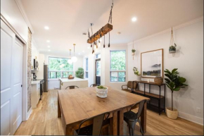 Charming Top Floor Pointe-Saint-Charles Apt